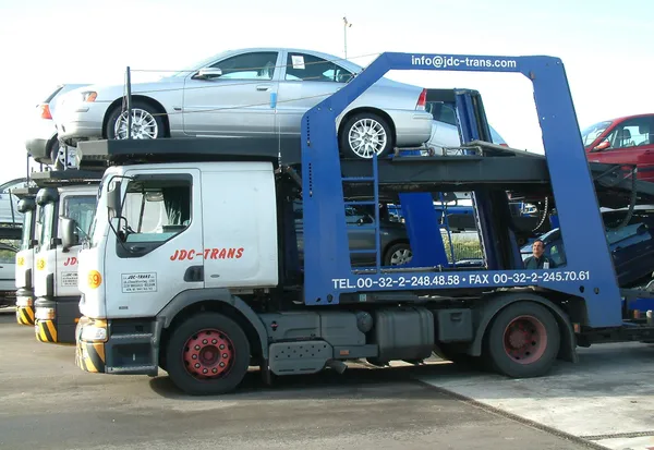 Plataforma abierta JDC-Trans Volvo double-deck cargada